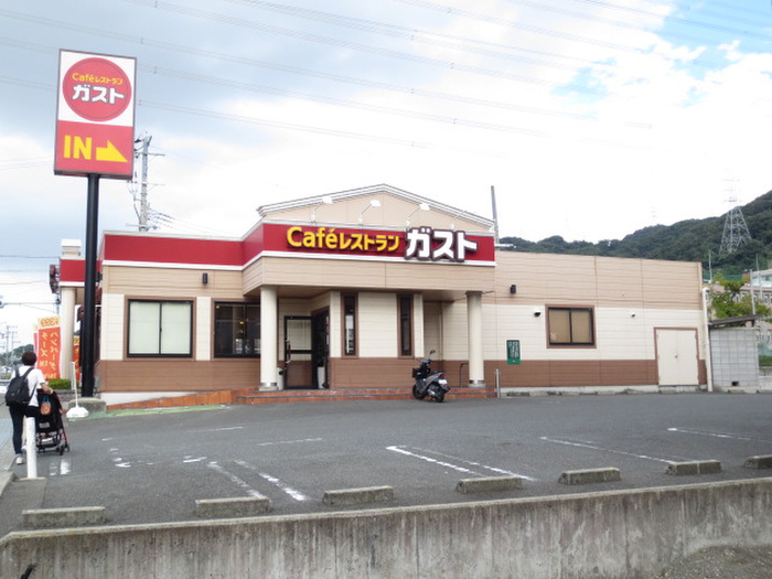 飲食店　ガスト（飲食店）まで659m