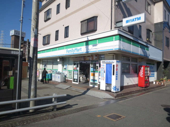 コンビニ　ファミリーマート（コンビニ）まで2425m