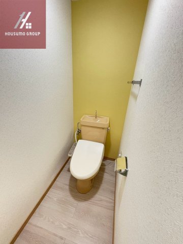 トイレ　落ち着いた色調のトイレです