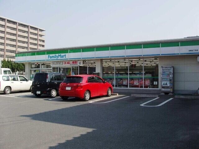 コンビニ　ファミリーマート博多吉塚五丁目店（コンビニ）まで429m