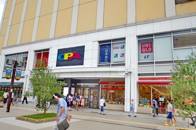 ショッピングセンター　ユニクロ新百合丘オーパ店（ショッピングセンター）まで583m
