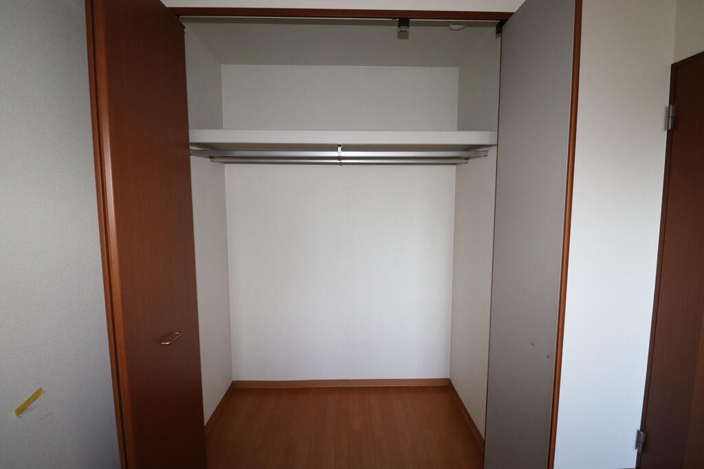 収納　同物件別号室を撮影