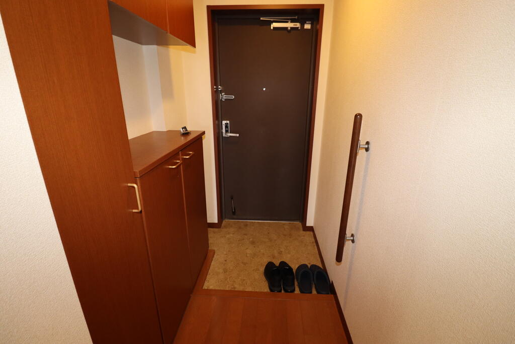 玄関　同物件別号室を撮影