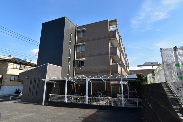 建物外観　※退去予定につき、以前の画像を使用しております