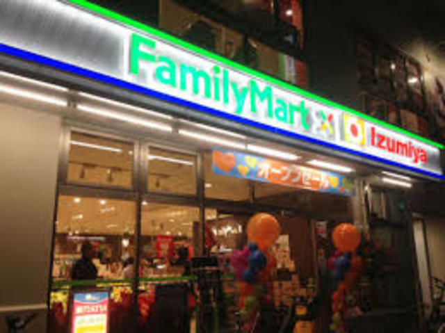 スーパー　ファミリーマート×イズミヤ東三国四丁目店（スーパー）まで481m