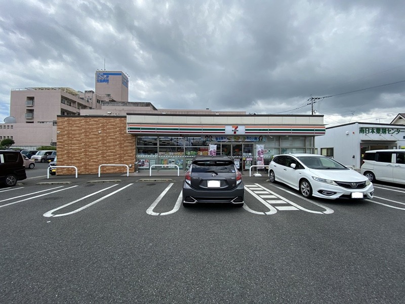 コンビニ　セブンイレブン鹿児島谷山中央5丁目店（コンビニ）まで549m