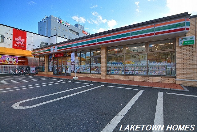 コンビニ　セブン－イレブン吉川駅北口店（コンビニ）まで238m