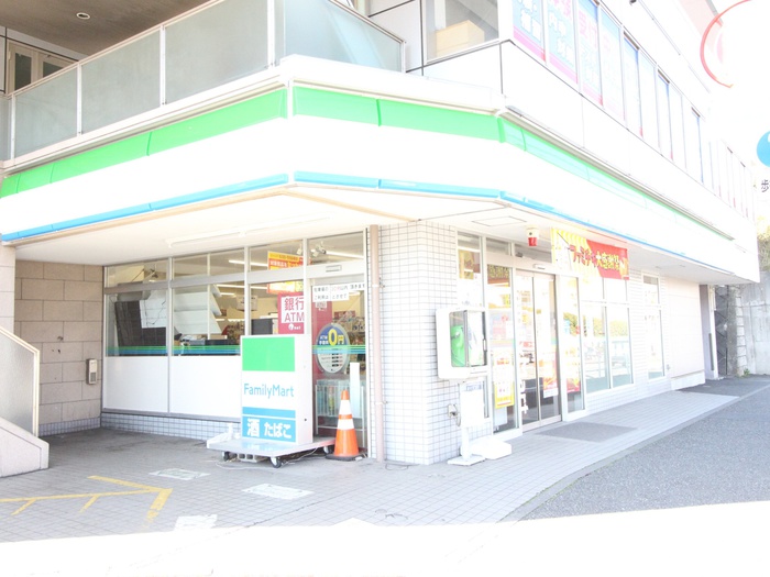コンビニ　ファミリーマート　いずみ踊場駅前店（コンビニ）まで350m