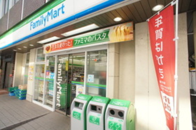 コンビニ　ファミリーマート西池袋五丁目店（コンビニ）まで297m