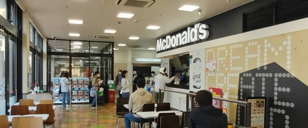 飲食店　マクドナルド 佐井寺関西スーパー店（飲食店）まで371m