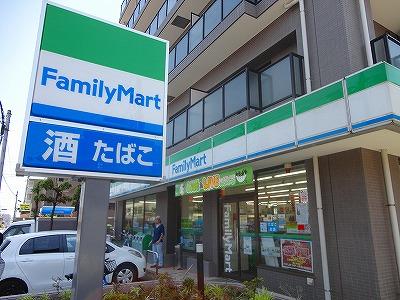 コンビニ　ファミリーマート（コンビニ）まで1033m