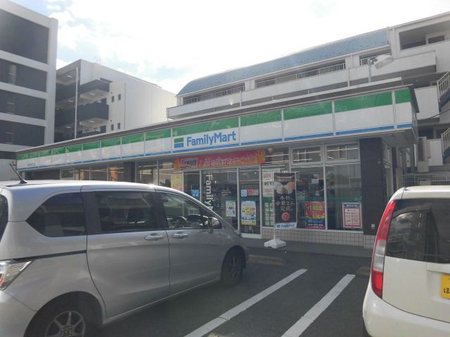 コンビニ　ファミリーマート鶴見中央三丁目店（コンビニ）まで478m