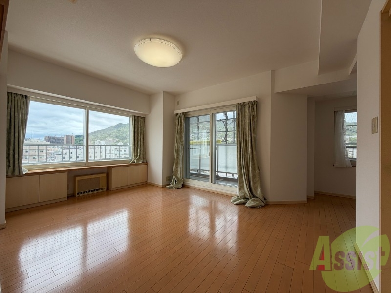 居室・リビング　広くてキレイなお部屋が広がっていて、充実した生活が送れそう。
