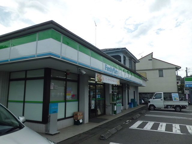 コンビニ　ファミリーマート（コンビニ）まで600m