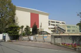 小学校　伊丹市立有岡小学校（小学校）まで455m