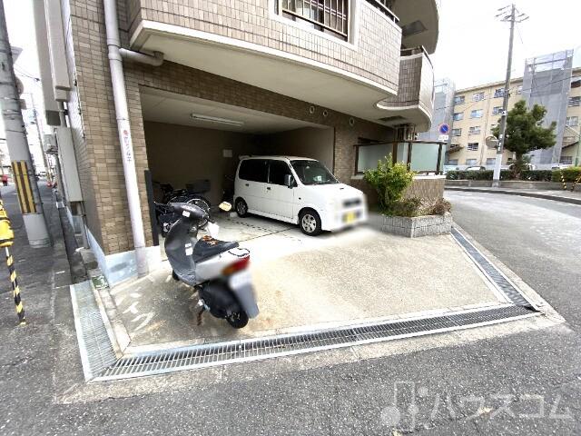 エントランス　駐車場はこちら！