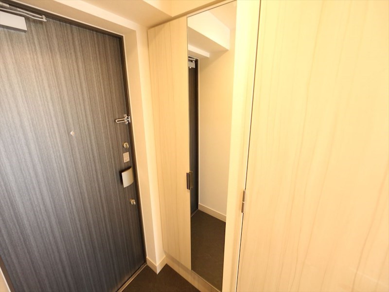玄関　玄関　シューズボックス付（収納充実してます）