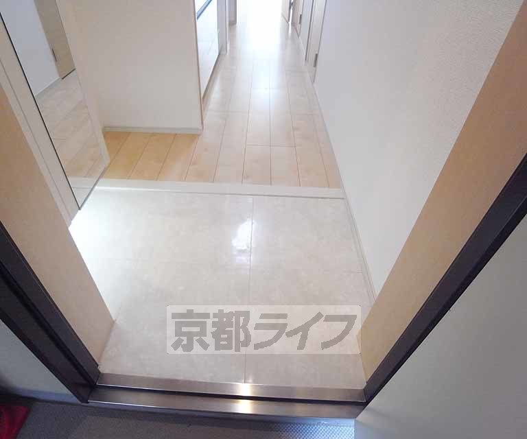 玄関　誰が来たかすぐ分かるので安心ですね。