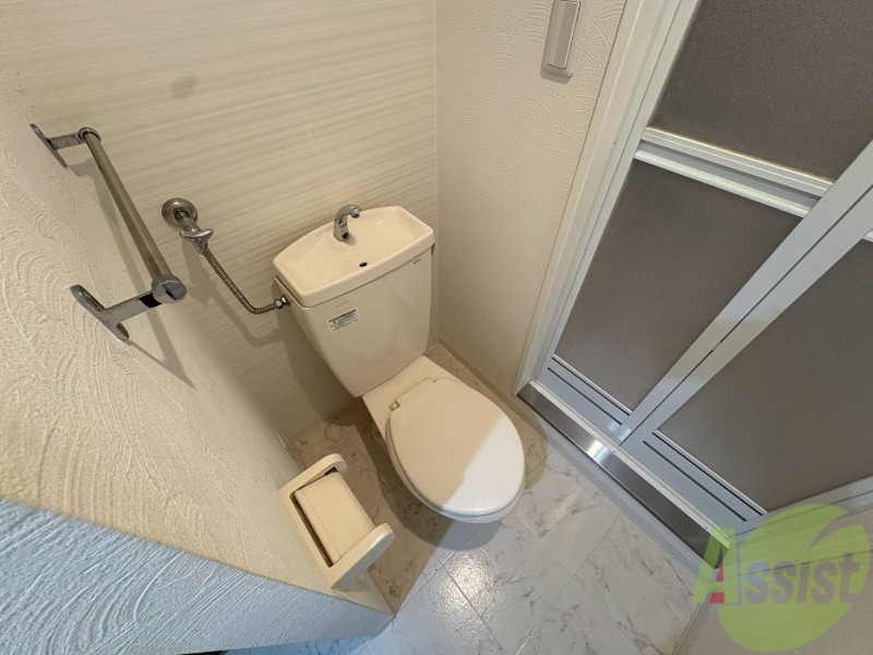 トイレ　こちらはトイレです。清潔感があり、安心して使用できます。