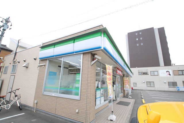 コンビニ　ファミリーマート 瑞穂弥富通四丁目店（コンビニ）まで197m