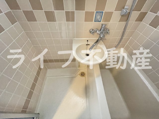 洗面設備　独立洗面台あり、毎朝おしゃれに忙しい女性の方におすすめです