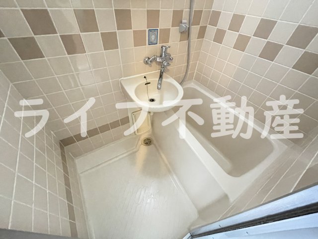 バス・シャワールーム　落ち着いた空間のお風呂です