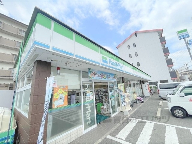 コンビニ　ファミリーマート東大阪西堤店（コンビニ）まで200m