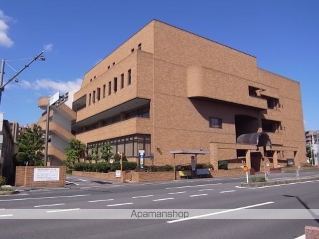 図書館　生駒市図書館（図書館）まで582m