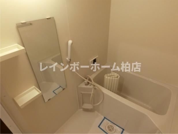 バス・シャワールーム　追い焚き機能があります
