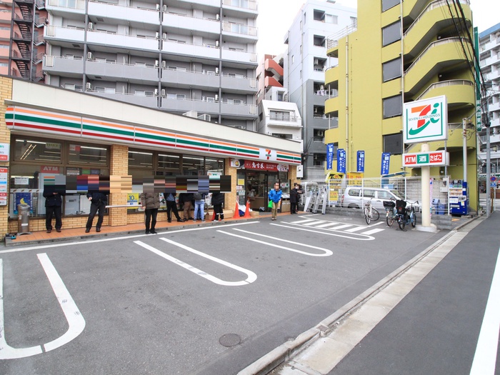 コンビニ　セブンイレブン（コンビニ）まで354m
