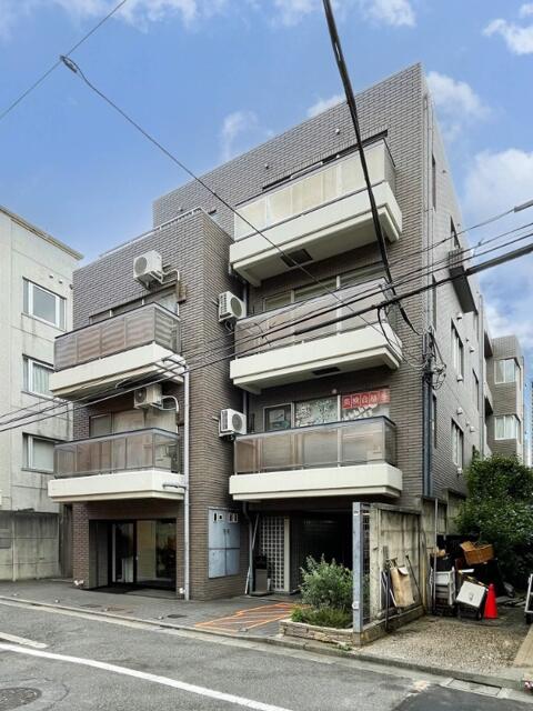 建物外観　タイル貼りの重厚感ある外観