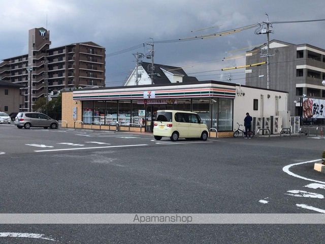 コンビニ　セブンイレブン（コンビニ）まで648m