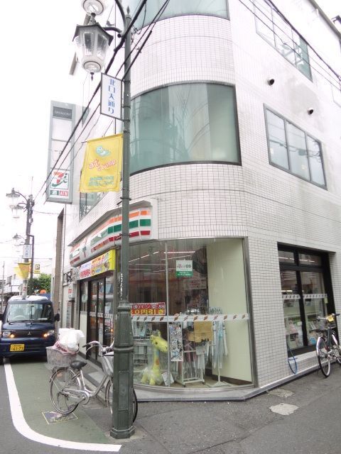 コンビニ　セブンイレブン（コンビニ）まで320m