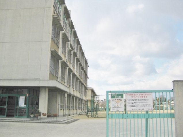 中学校　枚方市立杉中学校（中学校）まで1210m