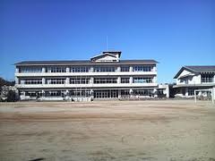 小学校　日佐小学校（小学校）まで370m