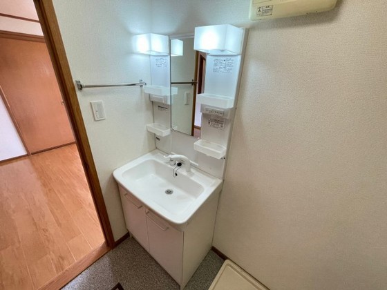 洗面設備　※別部屋の写真です