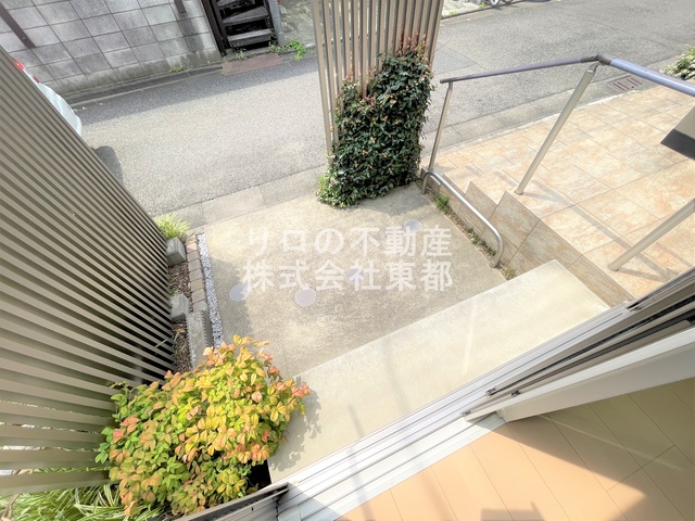 バルコニー　お天気のいい日は外干しもできますね！！