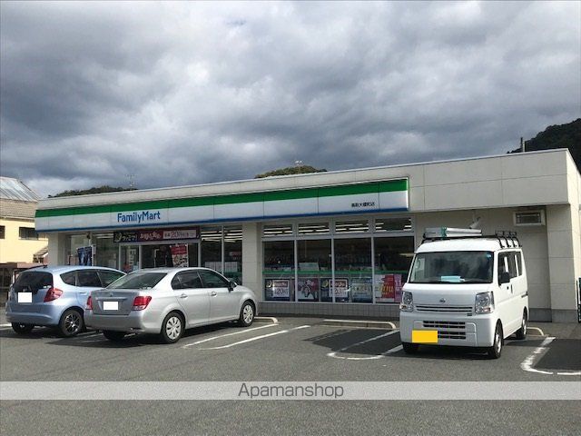 コンビニ　ファミリーマート鳥取大榎町店（コンビニ）まで162m