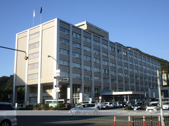 役所　鳥取県庁（役所）まで846m