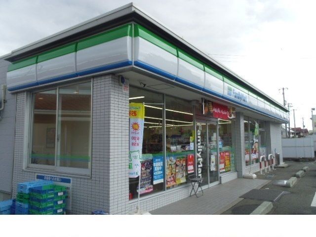 コンビニ　ファミリーマート福島商業高校前（コンビニ）まで750m
