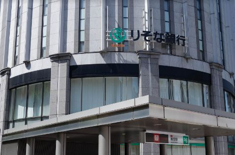 銀行　りそな銀行 梅田支店(法人個人営業/店頭サービス)（銀行）まで1350m