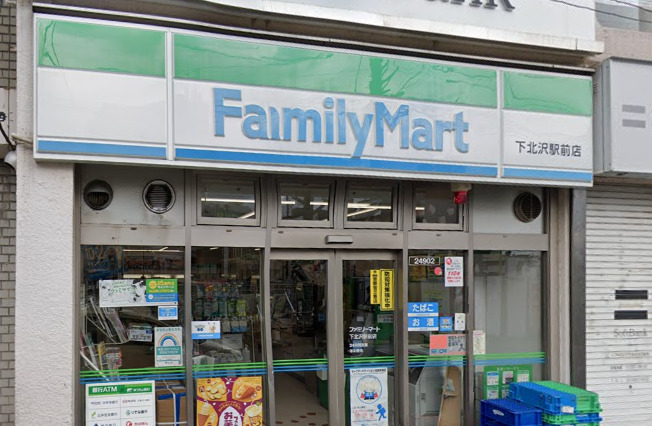 コンビニ　ファミリーマート 下北沢駅前店（コンビニ）まで592m