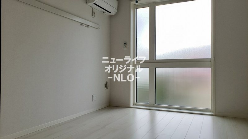 その他部屋・スペース　洋室7.1帖　大きな窓から明るい陽光が差し込みます☆
