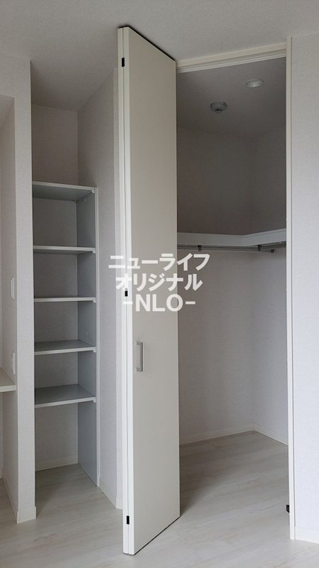 収納　天井高を活かしたウォークインクローゼットや可動式棚付き☆