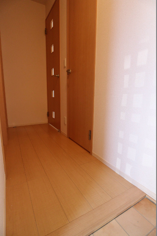 玄関　※別号室の写真です。室内は綺麗にしあがってます