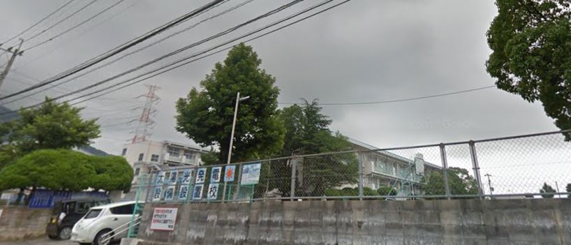 小学校　北九州市立葛原小学校（小学校）まで1045m