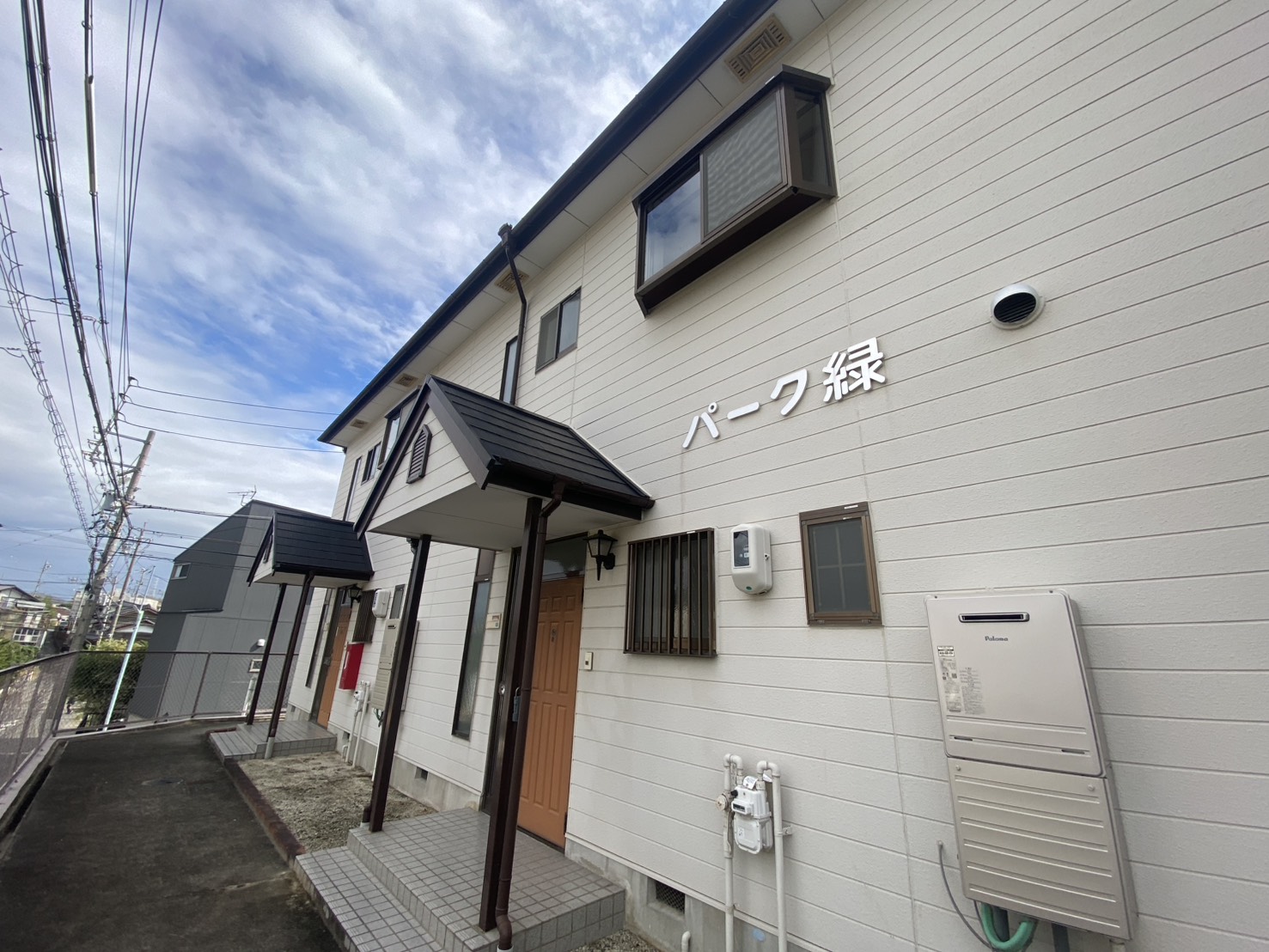 建物外観　メゾネットタイプの4DK♪