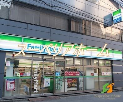コンビニ　ファミリーマート内神田一丁目店（コンビニ）まで40m
