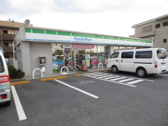 コンビニ　ファミリーマート大泉長久保通り店（コンビニ）まで819m