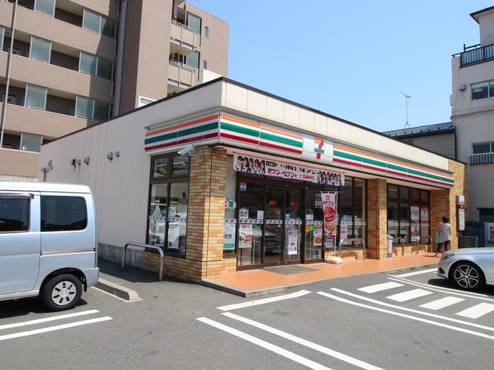 コンビニ　セブンイレブン西糀谷1丁目（コンビニ）まで195m